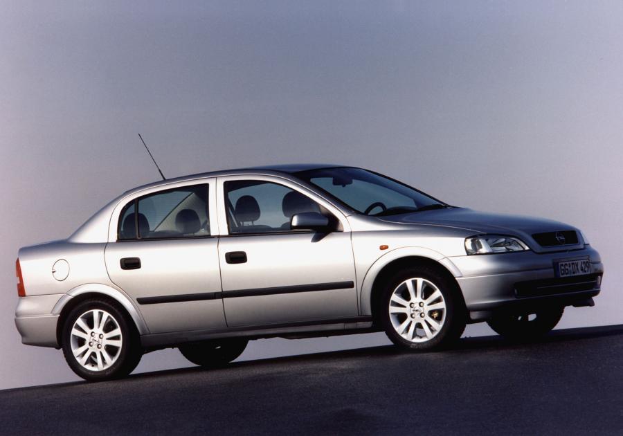  Opel Astra Sedan 1998 года  (фото 2 из 21)